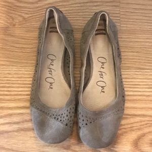 Toms ballet flats Taupe size 8.5
